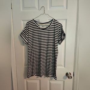 Sew in love top. Could fit a medium.